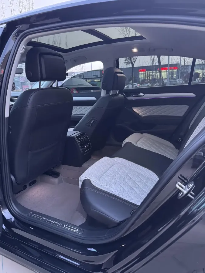 2024 Volkswagen Magotan 2.0T 186HP L4 7DCT,autocango,china used car exporter,china ev exporter,chinese used car exporter,chinese used ev exporter