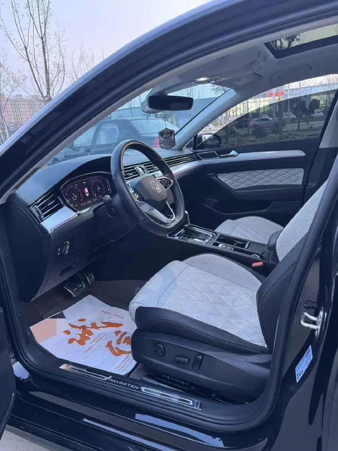 2024 Volkswagen Magotan 2.0T 186HP L4 7DCT,autocango,china used car exporter,china ev exporter,chinese used car exporter,chinese used ev exporter