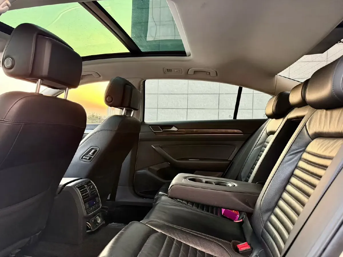 2018 Volkswagen Magotan 1.8T 180HP L4 7DCT,autocango,china used car exporter,china ev exporter,chinese used car exporter,chinese used ev exporter