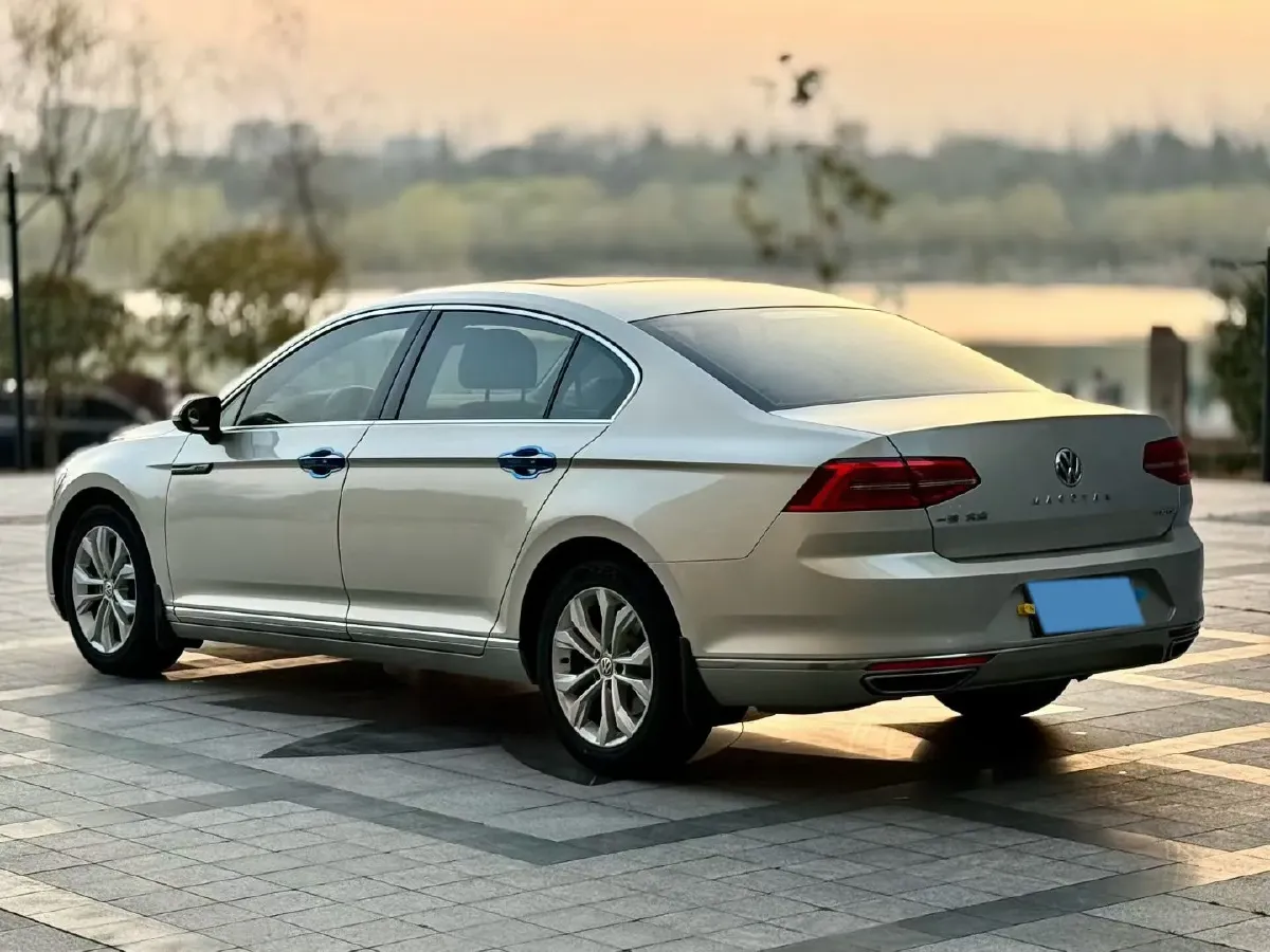 2018 Volkswagen Magotan 1.8T 180HP L4 7DCT,autocango,china used car exporter,china ev exporter,chinese used car exporter,chinese used ev exporter