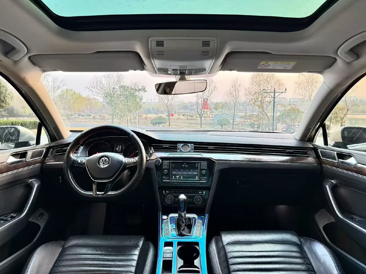 2018 Volkswagen Magotan 1.8T 180HP L4 7DCT,autocango,china used car exporter,china ev exporter,chinese used car exporter,chinese used ev exporter