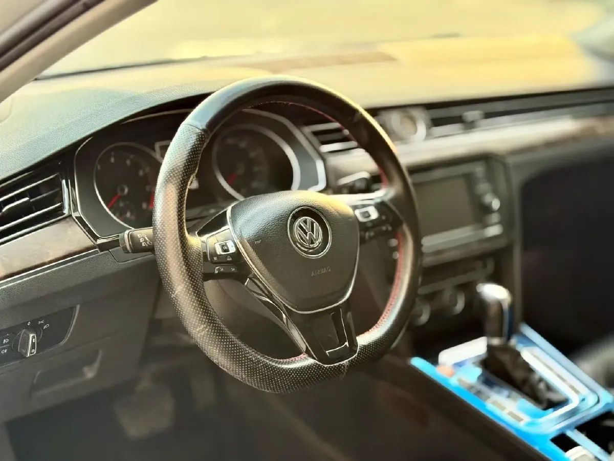 2018 Volkswagen Magotan 1.8T 180HP L4 7DCT,autocango,china used car exporter,china ev exporter,chinese used car exporter,chinese used ev exporter