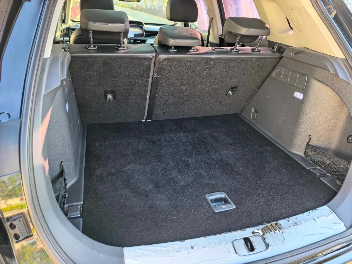 2019 HongQi HS5 2.0T 224HP L4 6AT,autocango,china used car exporter,china ev exporter,chinese used car exporter,chinese used ev exporter