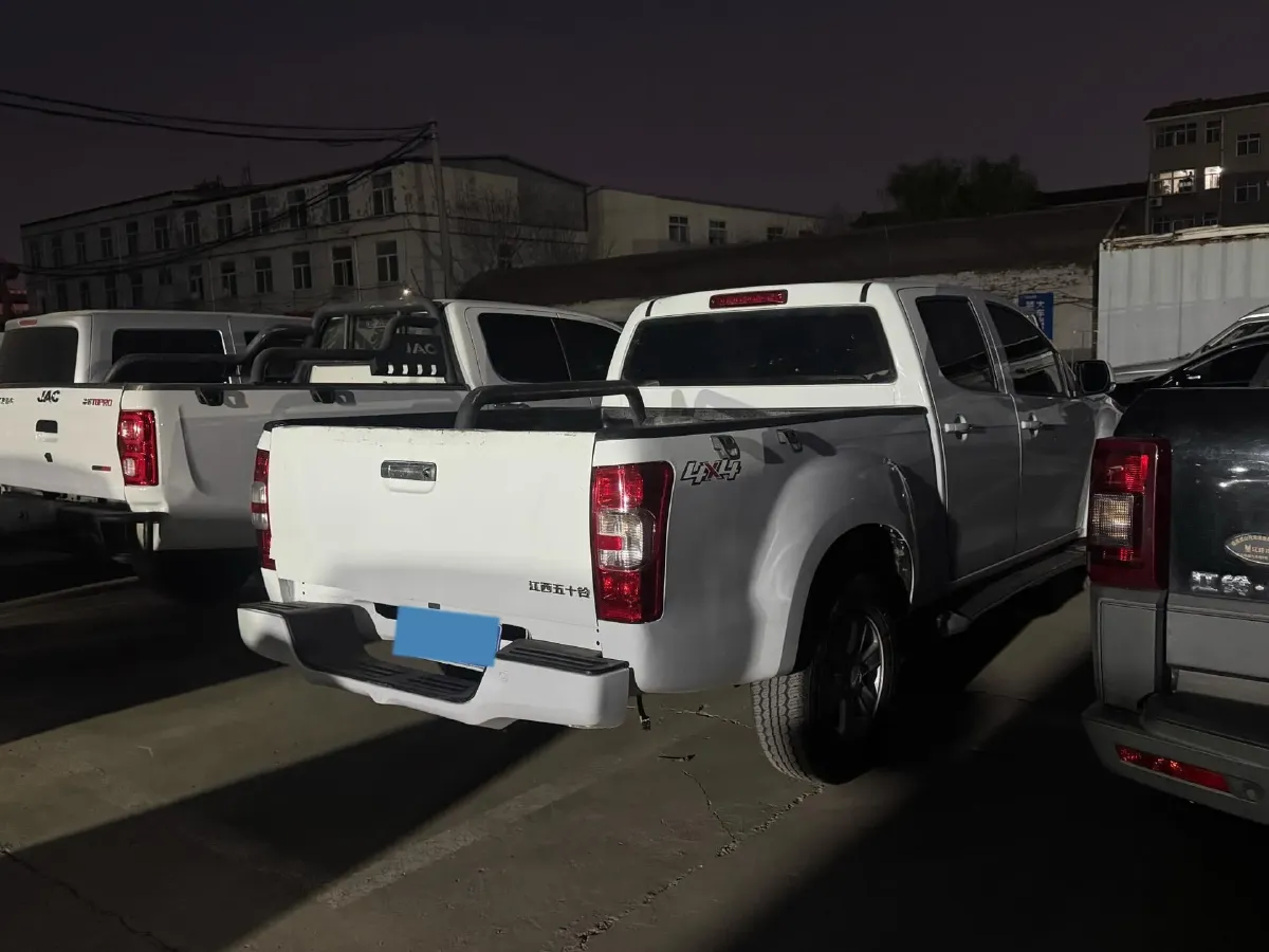 2022 Isuzu RE-MAX Jim 2.8T 120HP L4 5MT,autocango,china used car exporter,china ev exporter,chinese used car exporter,chinese used ev exporter