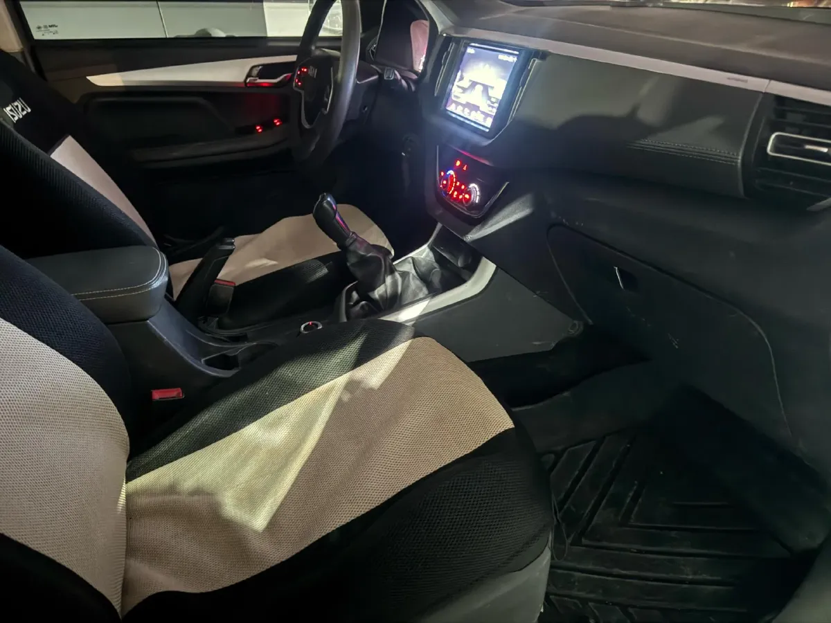 2022 Isuzu RE-MAX Jim 2.8T 120HP L4 5MT,autocango,china used car exporter,china ev exporter,chinese used car exporter,chinese used ev exporter