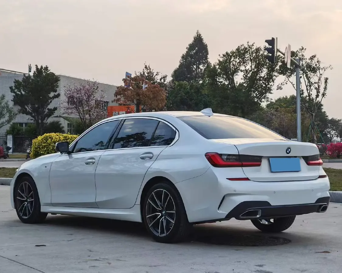 2022 BMW 3 Series 2.0T 156HP L4 8AT,autocango,china used car exporter,china ev exporter,chinese used car exporter,chinese used ev exporter