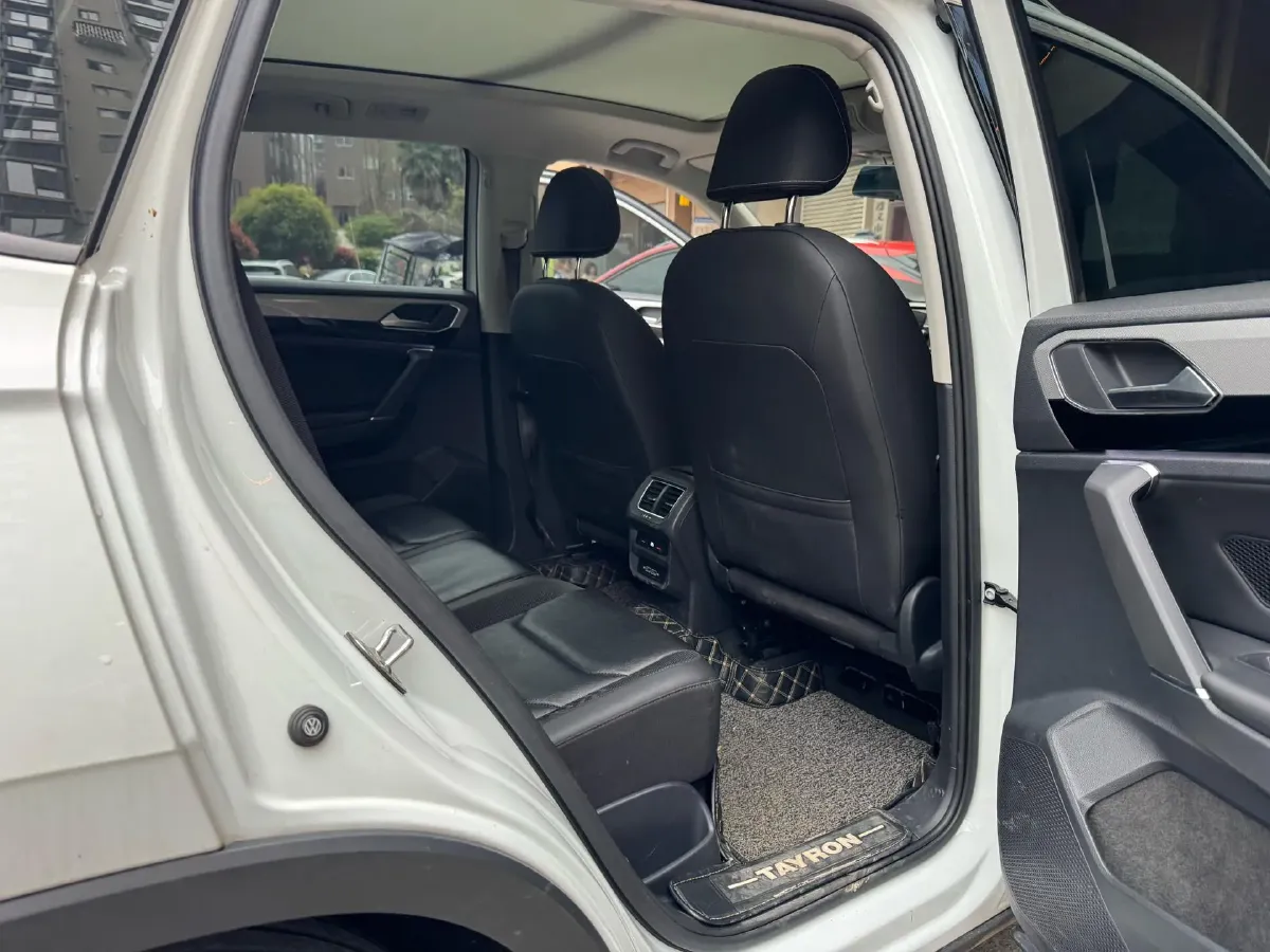 2019 MINI CLUBMAN 1.5T 102HP L3 6AT,autocango,china used car exporter,china ev exporter,chinese used car exporter,chinese used ev exporter