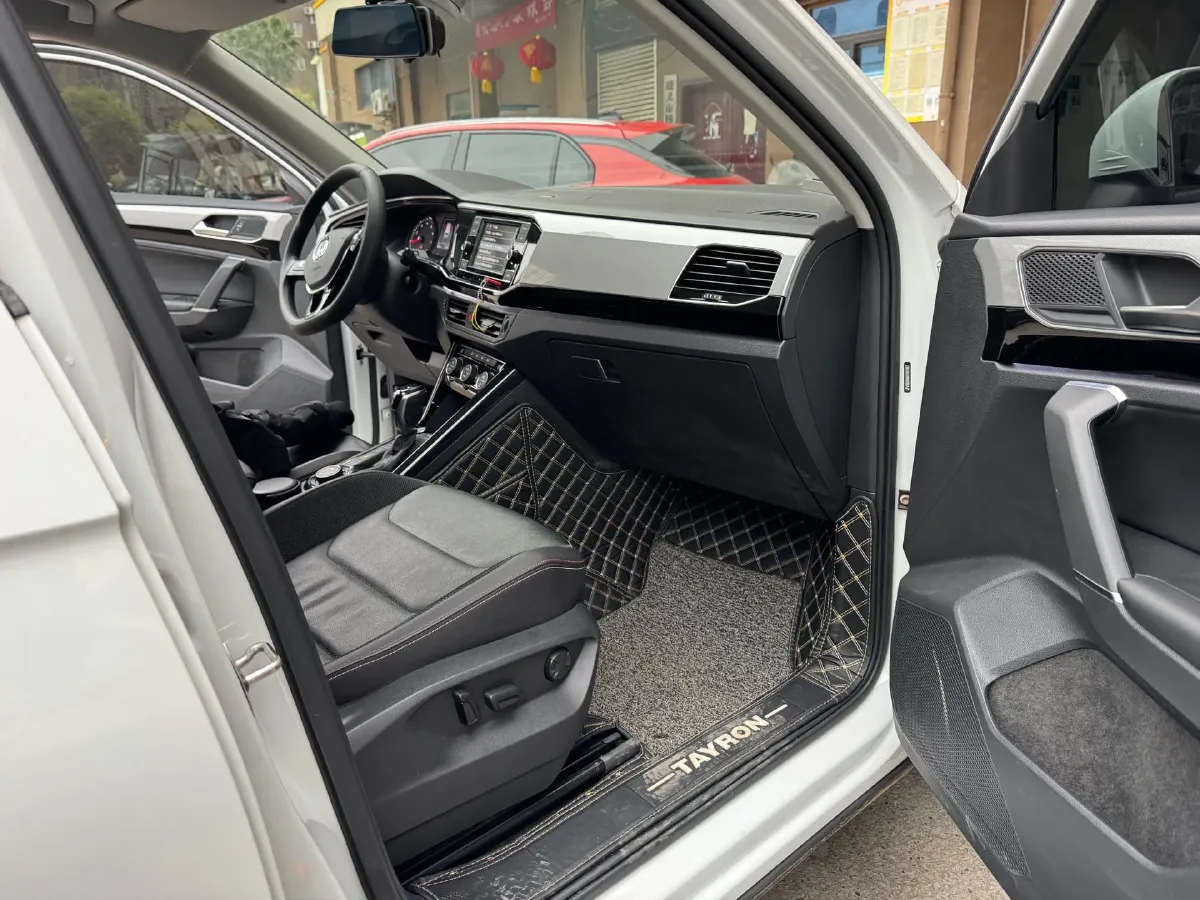 2019 MINI CLUBMAN 1.5T 102HP L3 6AT,autocango,china used car exporter,china ev exporter,chinese used car exporter,chinese used ev exporter