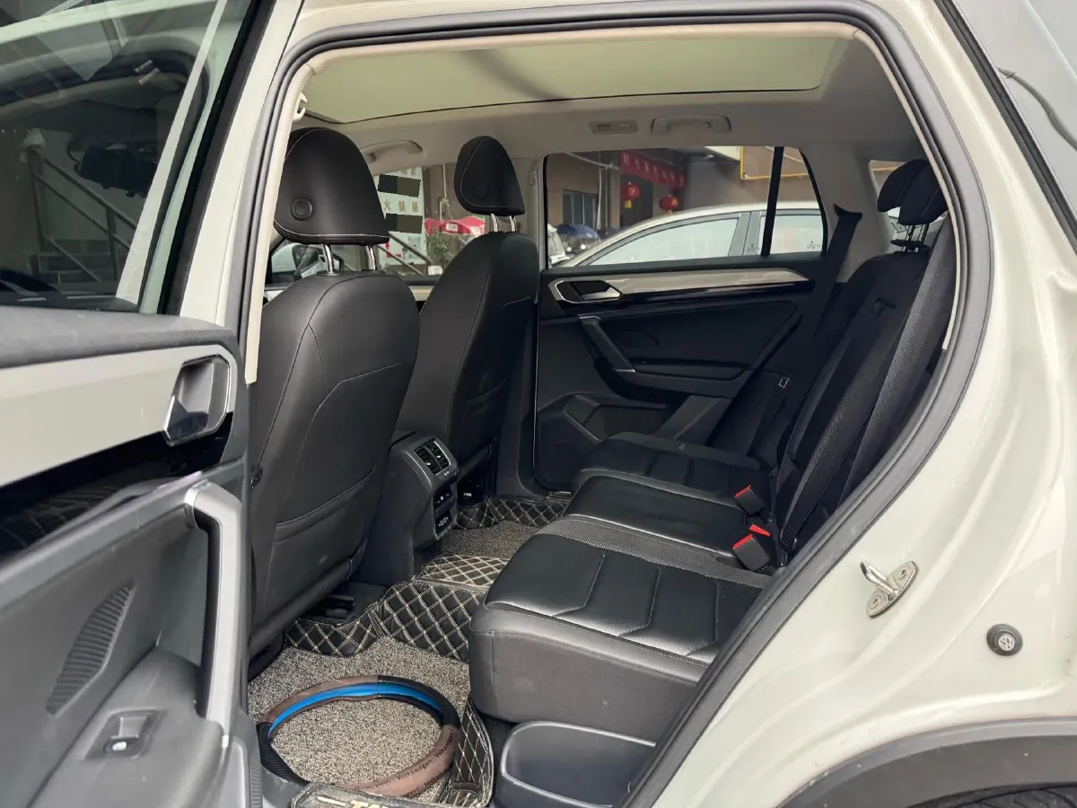 2019 MINI CLUBMAN 1.5T 102HP L3 6AT,autocango,china used car exporter,china ev exporter,chinese used car exporter,chinese used ev exporter