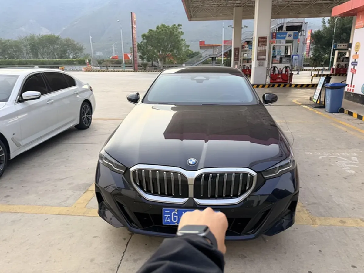 2024 BMW 5 Series 2.0T 190HP L4 8AT,autocango,china used car exporter,china ev exporter,chinese used car exporter,chinese used ev exporter
