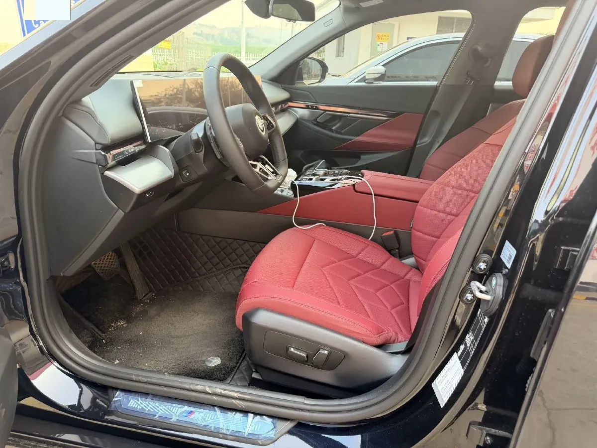 2024 BMW 5 Series 2.0T 190HP L4 8AT,autocango,china used car exporter,china ev exporter,chinese used car exporter,chinese used ev exporter