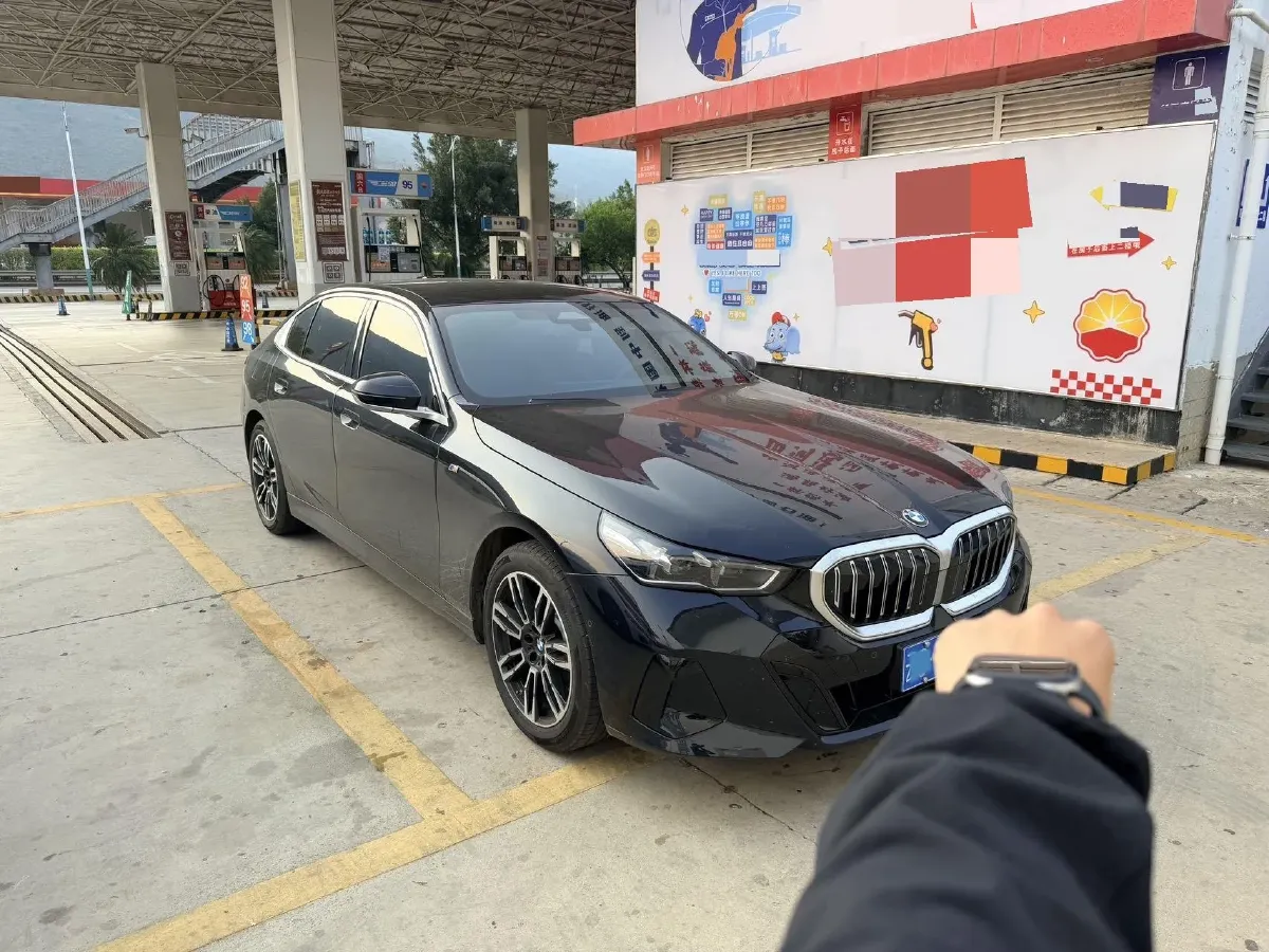 2024 BMW 5 Series 2.0T 190HP L4 8AT,autocango,china used car exporter,china ev exporter,chinese used car exporter,chinese used ev exporter