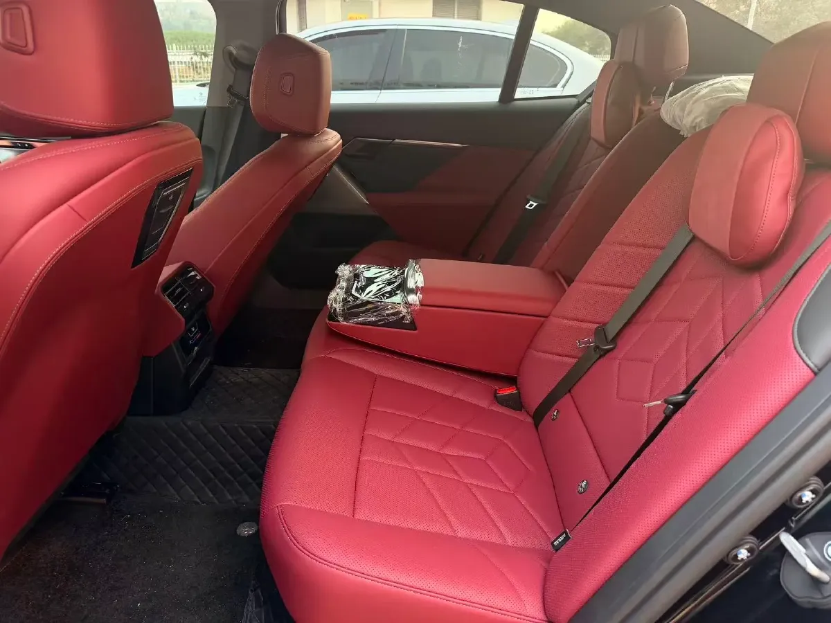 2024 BMW 5 Series 2.0T 190HP L4 8AT,autocango,china used car exporter,china ev exporter,chinese used car exporter,chinese used ev exporter