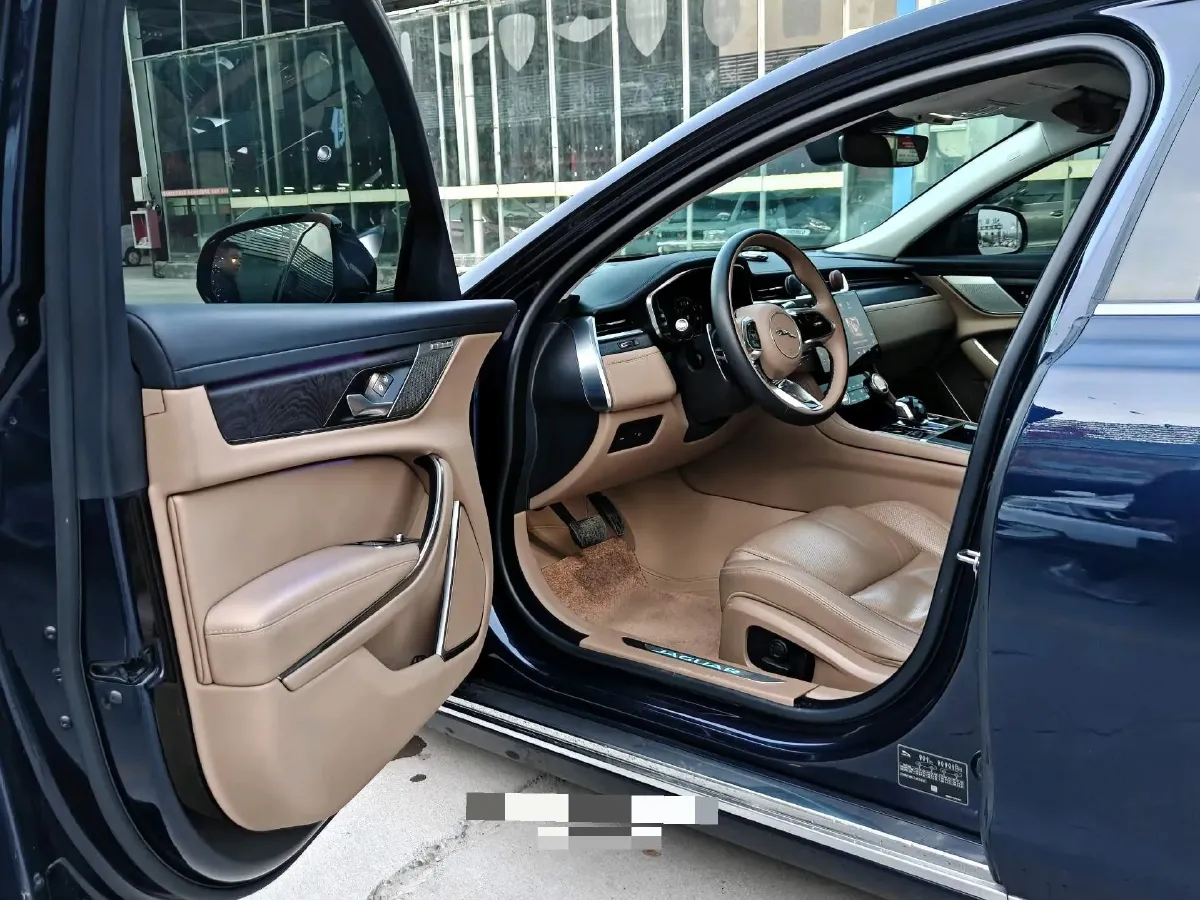 2021 Jaguar XFL 2.0T 250HP L4 8AT,autocango,china used car exporter,china ev exporter,chinese used car exporter,chinese used ev exporter