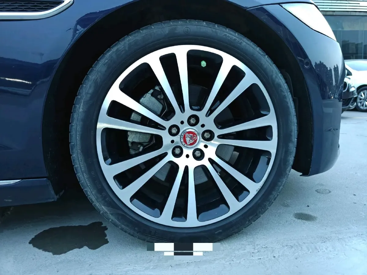 2021 Jaguar XFL 2.0T 250HP L4 8AT,autocango,china used car exporter,china ev exporter,chinese used car exporter,chinese used ev exporter