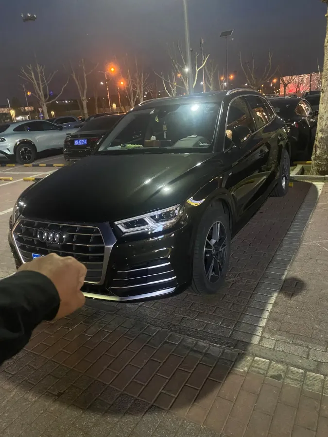 2020 Audi Q5L 2.0T 190HP L4 7DCT,autocango,china used car exporter,china ev exporter,chinese used car exporter,chinese used ev exporter