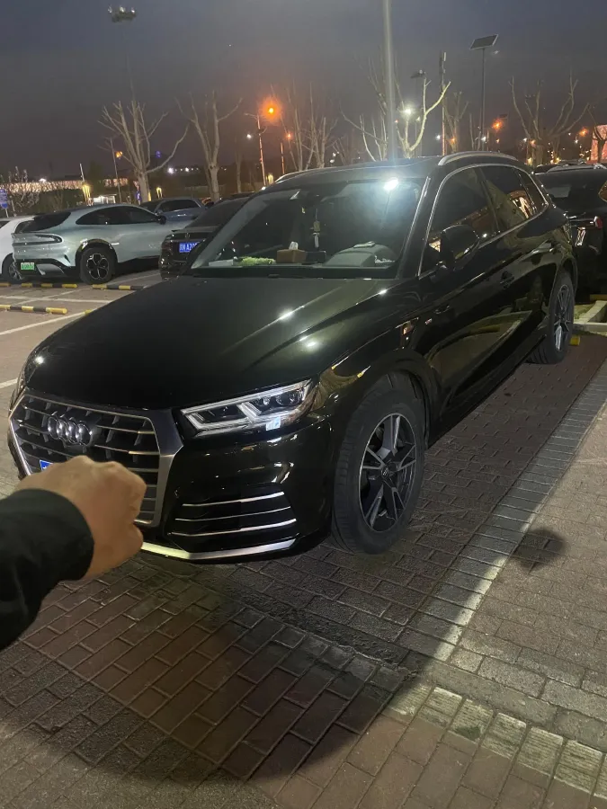 2020 Audi Q5L 2.0T 190HP L4 7DCT,autocango,china used car exporter,china ev exporter,chinese used car exporter,chinese used ev exporter