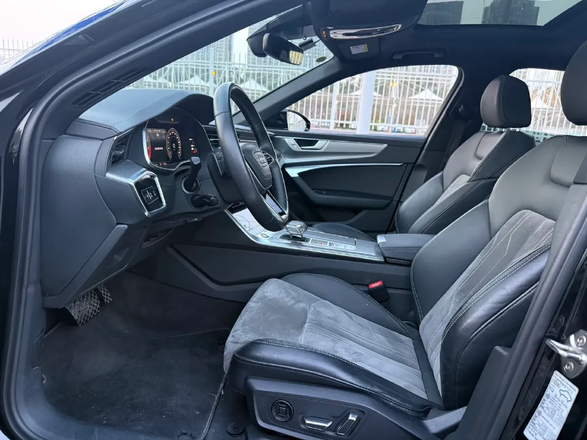 2023 Audi A6L 2.0T 190HP L4 7DCT,autocango,china used car exporter,china ev exporter,chinese used car exporter,chinese used ev exporter