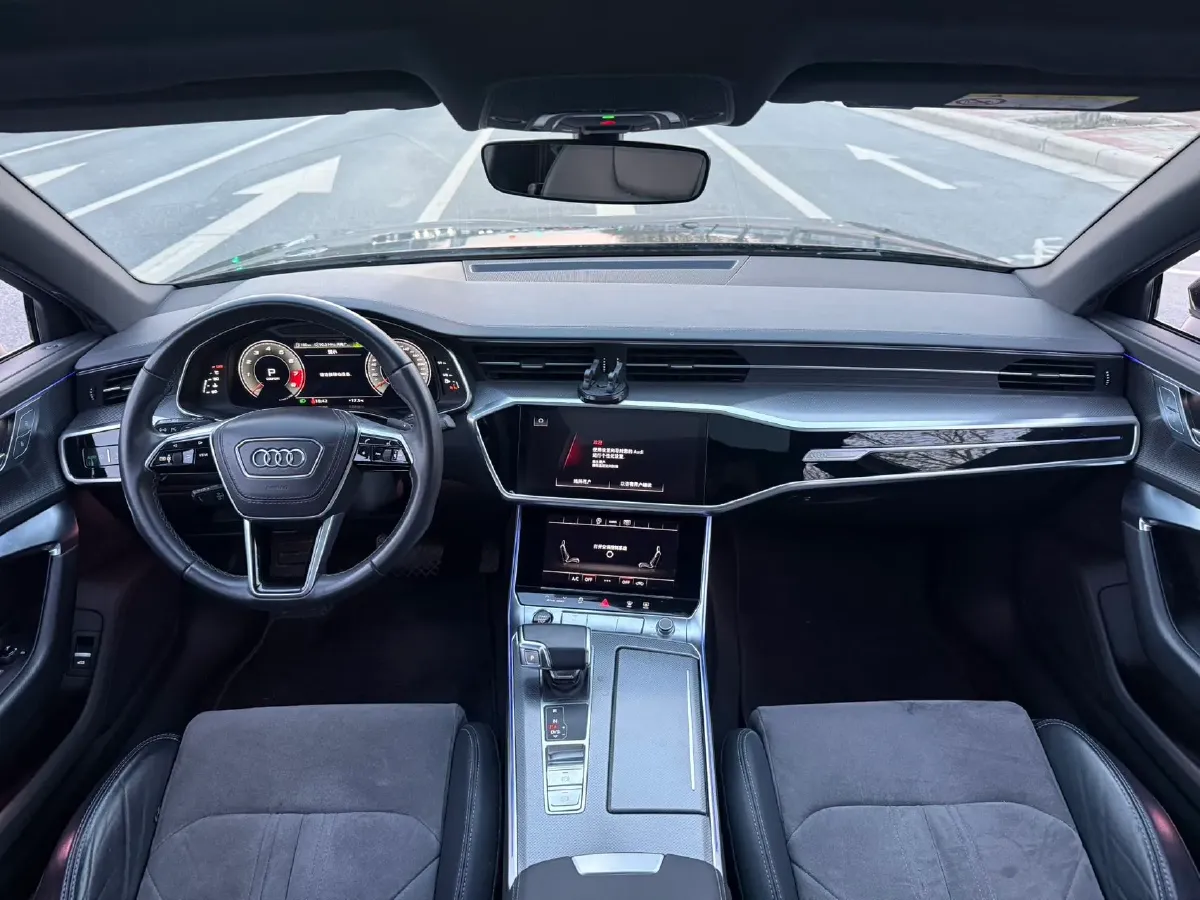 2023 Audi A6L 2.0T 190HP L4 7DCT,autocango,china used car exporter,china ev exporter,chinese used car exporter,chinese used ev exporter
