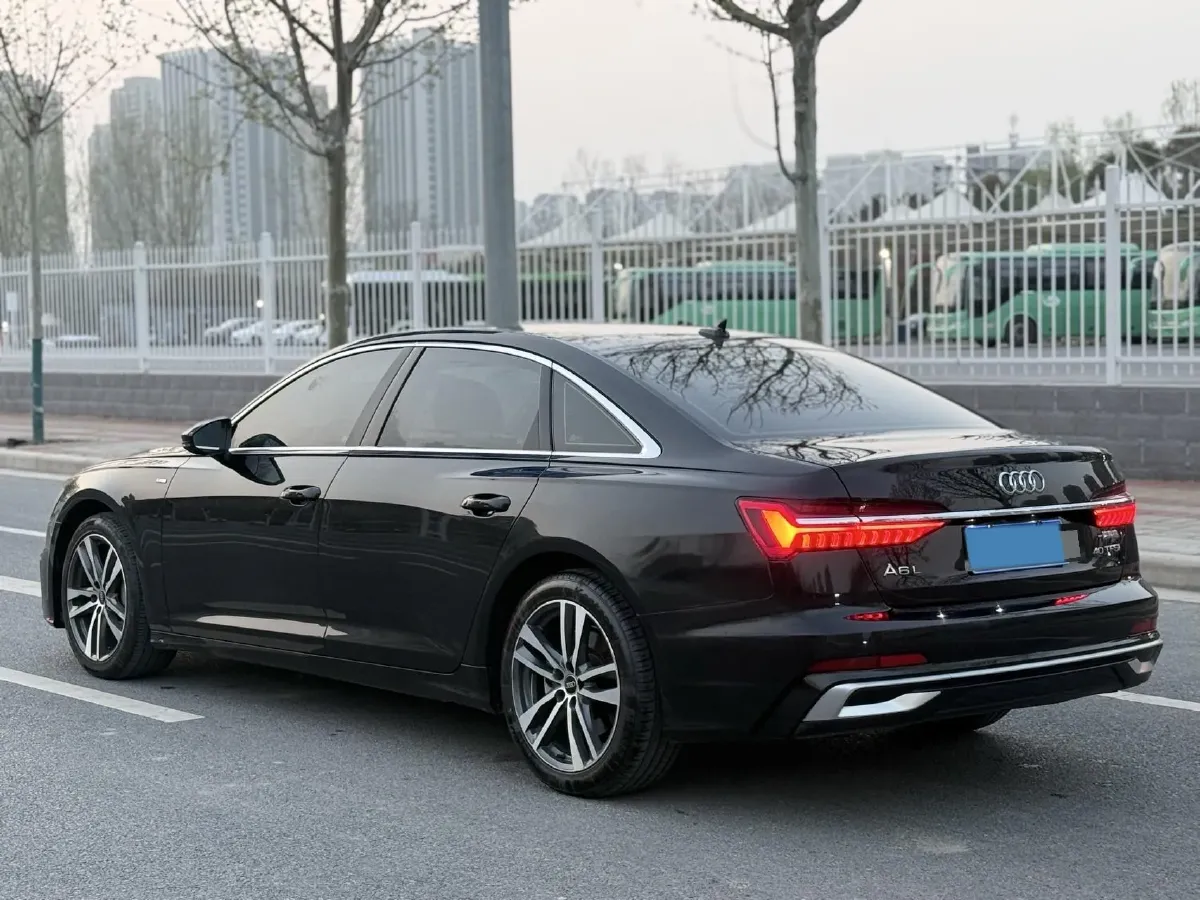 2023 Audi A6L 2.0T 190HP L4 7DCT,autocango,china used car exporter,china ev exporter,chinese used car exporter,chinese used ev exporter