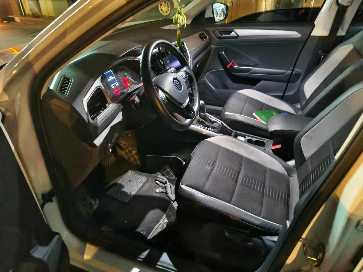 2021 Volkswagen T-Roc 1.4T 150HP L4 7DCT,autocango,china used car exporter,china ev exporter,chinese used car exporter,chinese used ev exporter