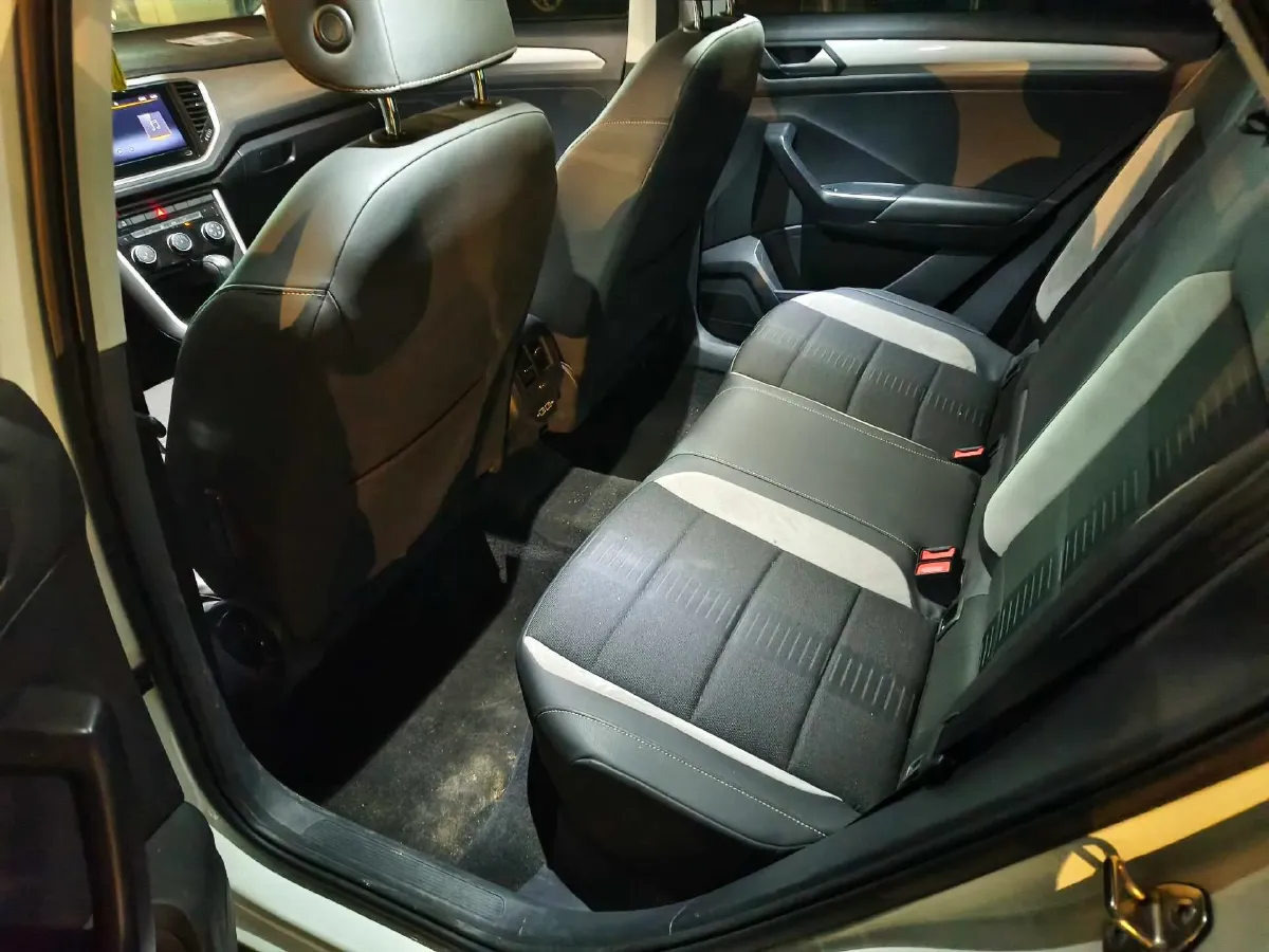 2021 Volkswagen T-Roc 1.4T 150HP L4 7DCT,autocango,china used car exporter,china ev exporter,chinese used car exporter,chinese used ev exporter