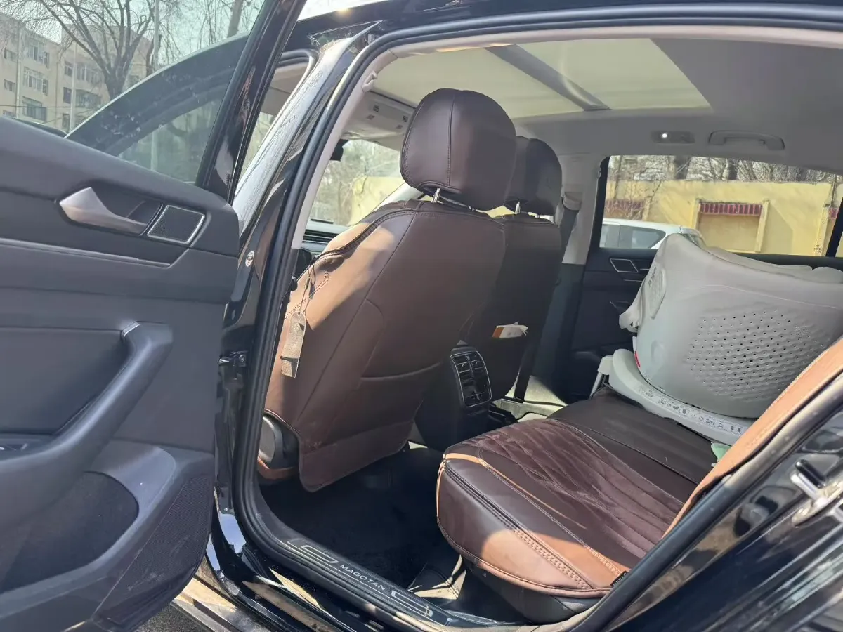 2020 Volkswagen Magotan 2.0T 186HP L4 7DCT,autocango,china used car exporter,china ev exporter,chinese used car exporter,chinese used ev exporter