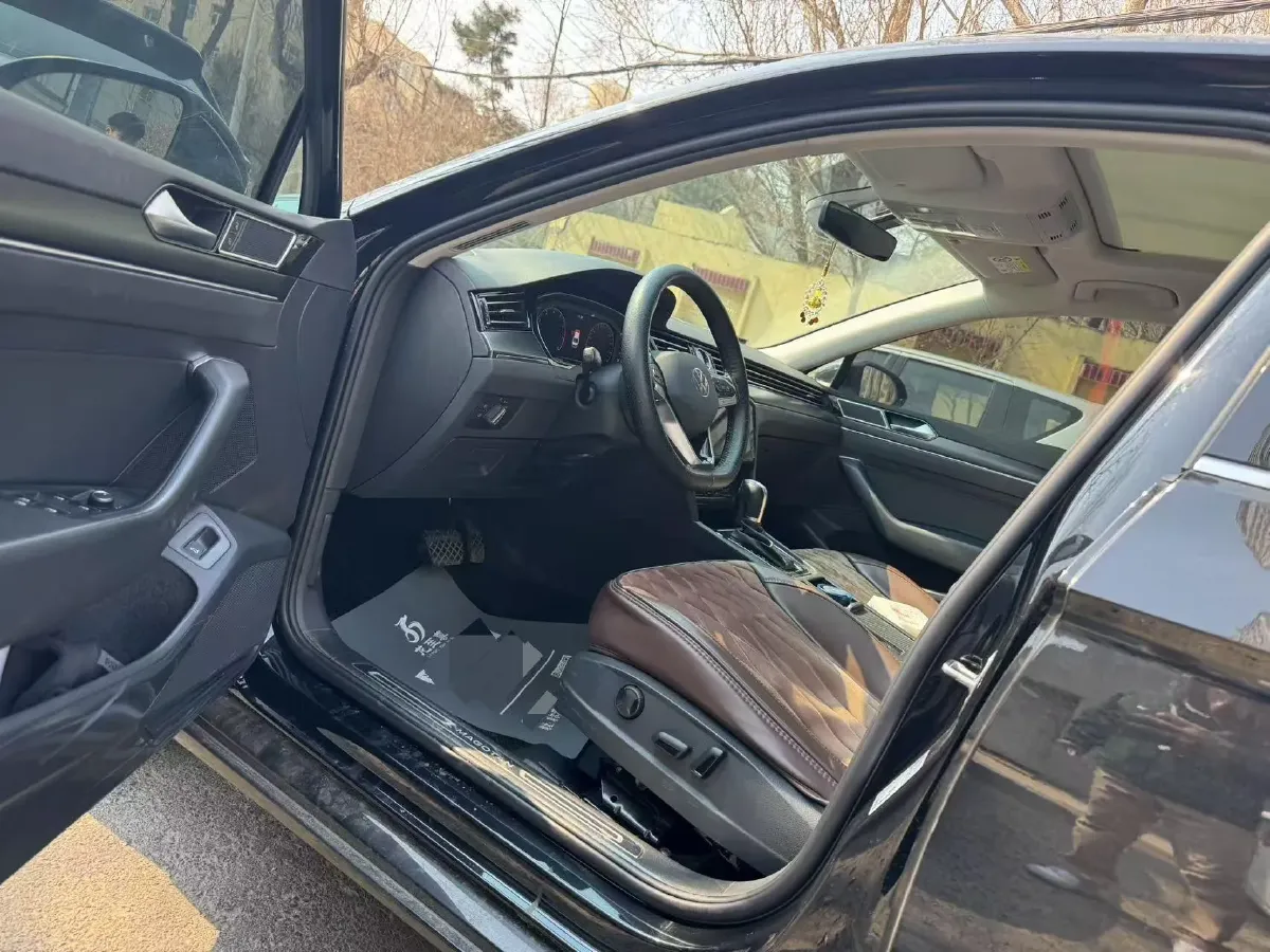 2020 Volkswagen Magotan 2.0T 186HP L4 7DCT,autocango,china used car exporter,china ev exporter,chinese used car exporter,chinese used ev exporter