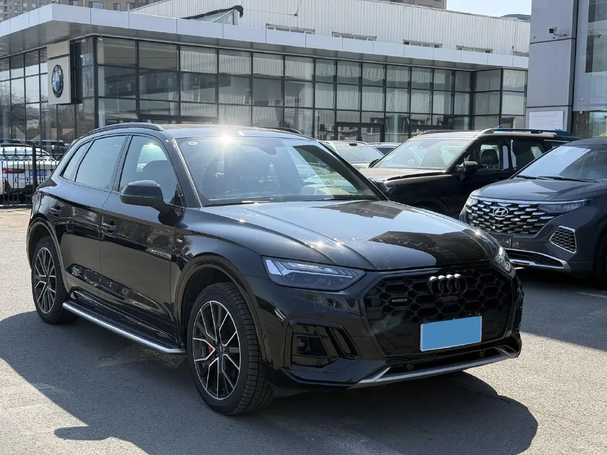 2025 Audi Q5L 2.0T 245HP L4 7DCT,autocango,china used car exporter,china ev exporter,chinese used car exporter,chinese used ev exporter