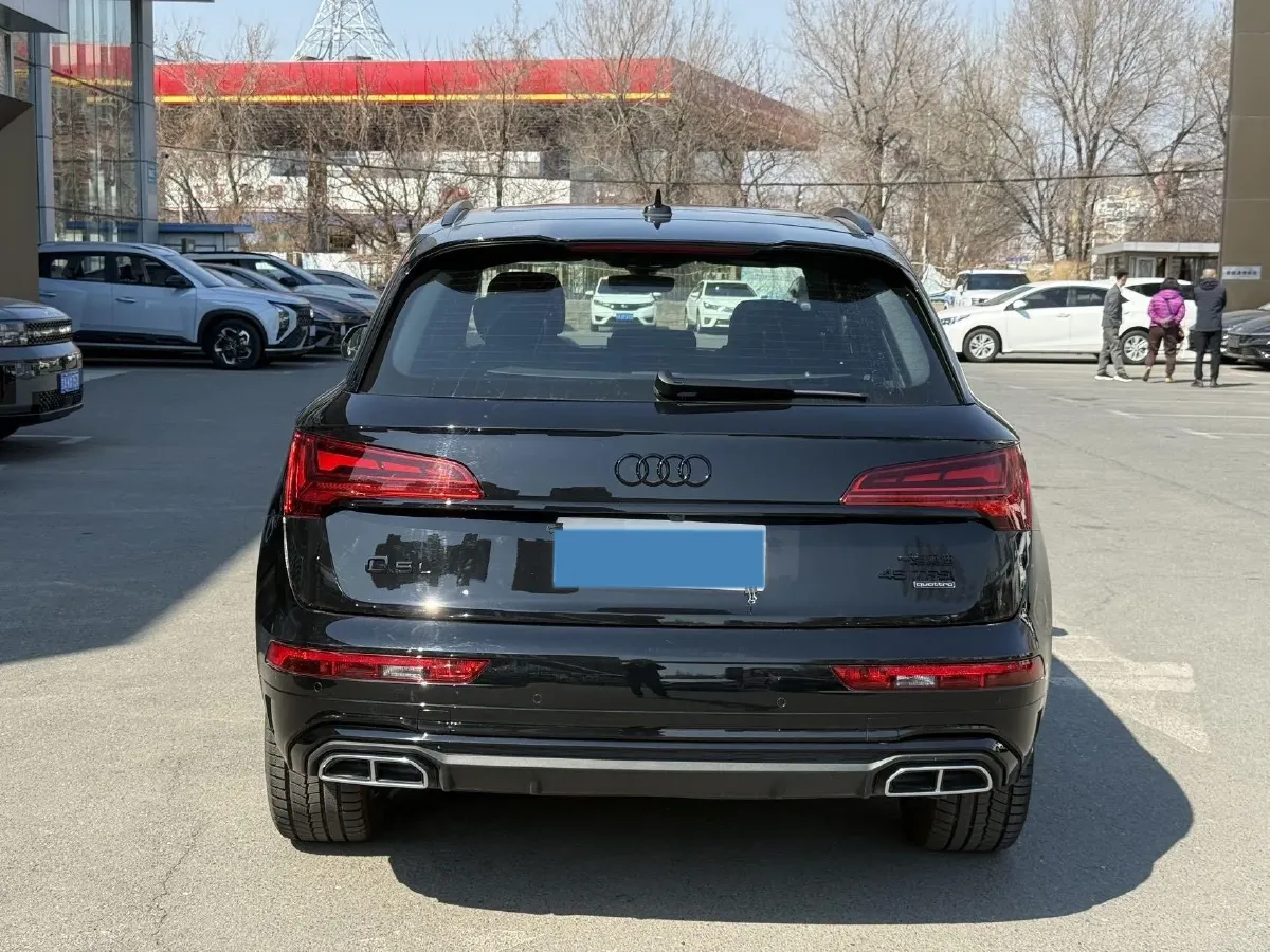 2025 Audi Q5L 2.0T 245HP L4 7DCT,autocango,china used car exporter,china ev exporter,chinese used car exporter,chinese used ev exporter