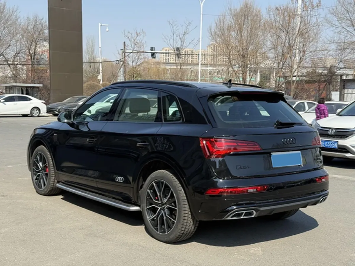 2025 Audi Q5L 2.0T 245HP L4 7DCT,autocango,china used car exporter,china ev exporter,chinese used car exporter,chinese used ev exporter
