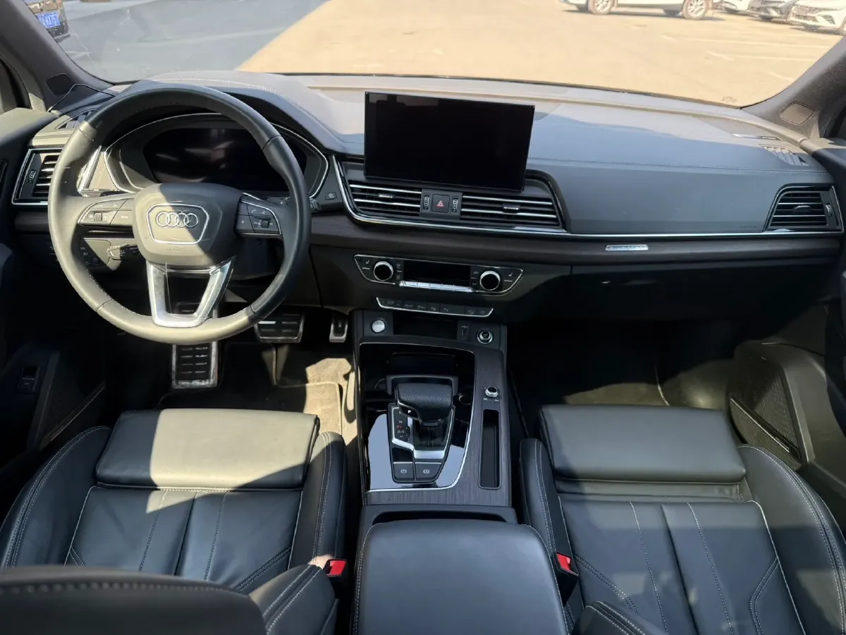 2025 Audi Q5L 2.0T 245HP L4 7DCT,autocango,china used car exporter,china ev exporter,chinese used car exporter,chinese used ev exporter