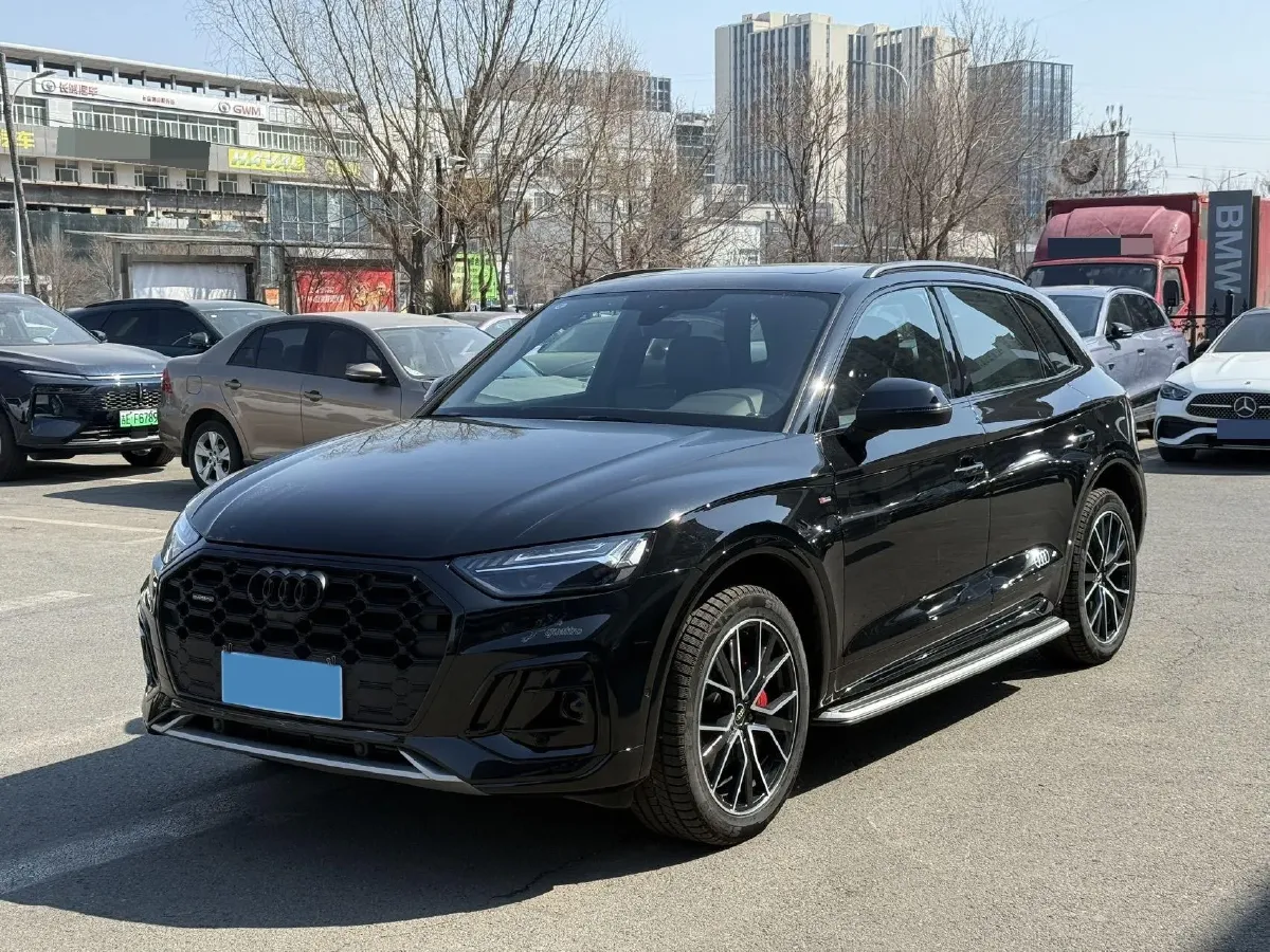 2025 Audi Q5L 2.0T 245HP L4 7DCT,autocango,china used car exporter,china ev exporter,chinese used car exporter,chinese used ev exporter