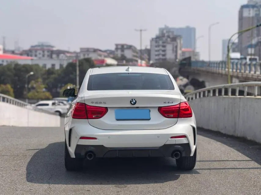 2022 BMW 1 Series 2.0T 192HP L4 7DCT,autocango,china used car exporter,china ev exporter,chinese used car exporter,chinese used ev exporter