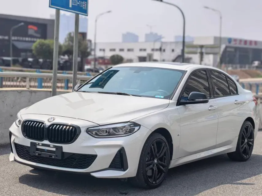 2022 BMW 1 Series 2.0T 192HP L4 7DCT,autocango,china used car exporter,china ev exporter,chinese used car exporter,chinese used ev exporter
