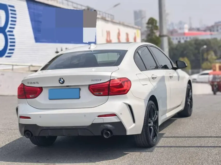 2022 BMW 1 Series 2.0T 192HP L4 7DCT,autocango,china used car exporter,china ev exporter,chinese used car exporter,chinese used ev exporter