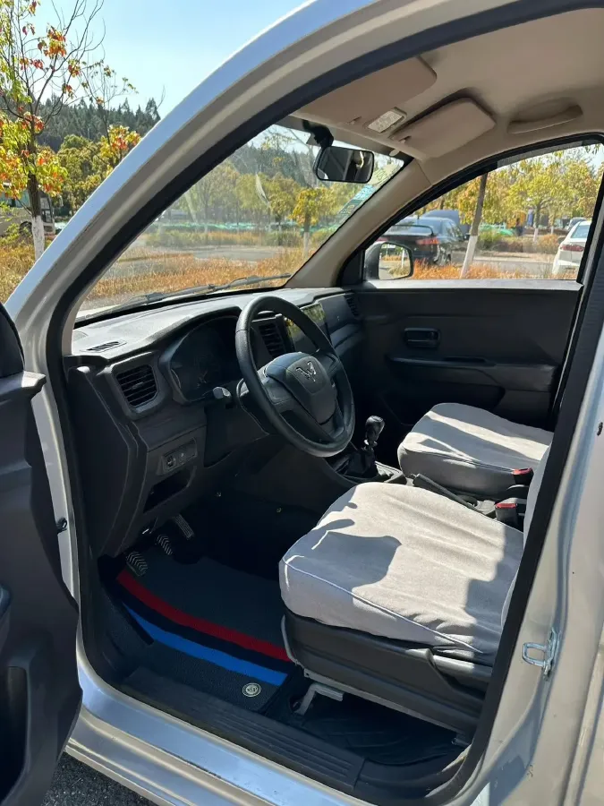 2019 WuLing HongGuang V 1.5L 99HP L4 6MT,autocango,china used car exporter,china ev exporter,chinese used car exporter,chinese used ev exporter