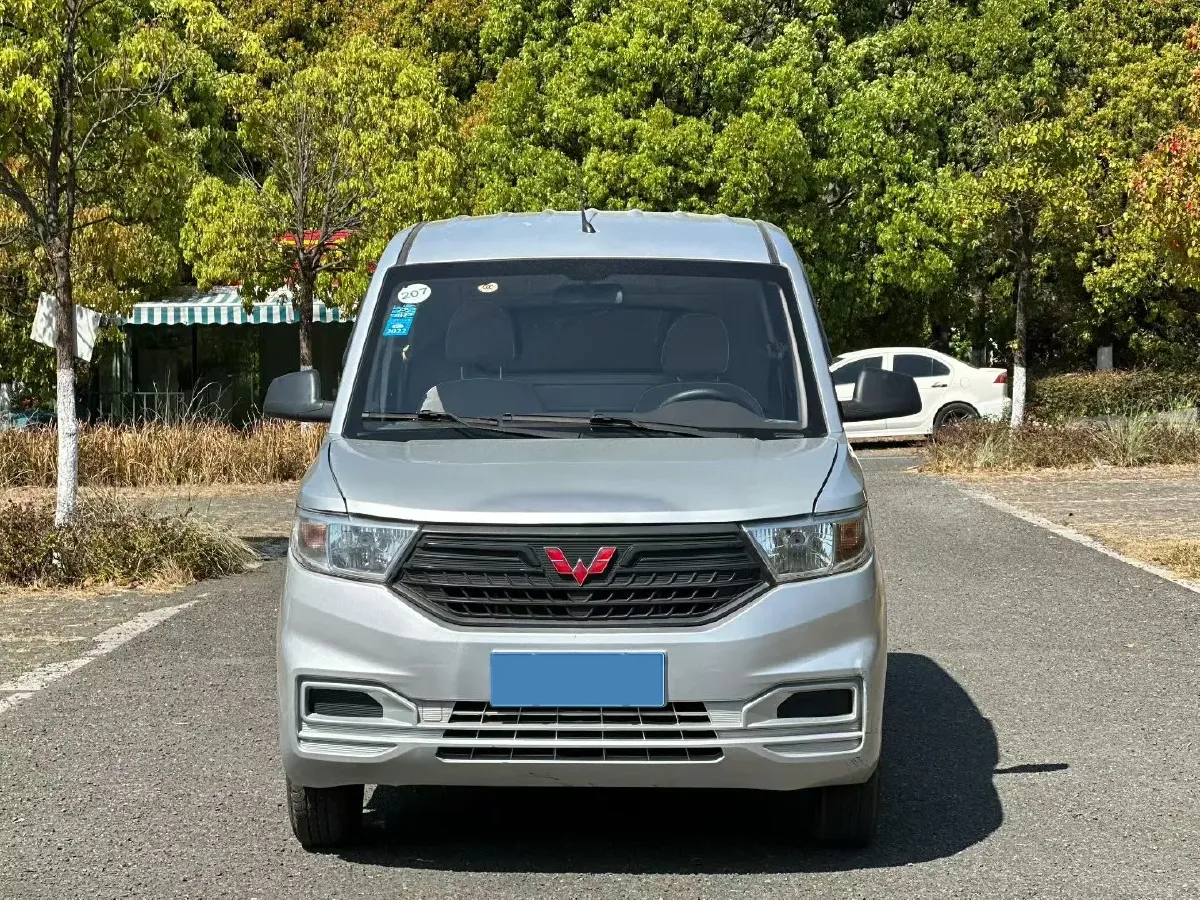 2019 WuLing HongGuang V 1.5L 99HP L4 6MT,autocango,china used car exporter,china ev exporter,chinese used car exporter,chinese used ev exporter