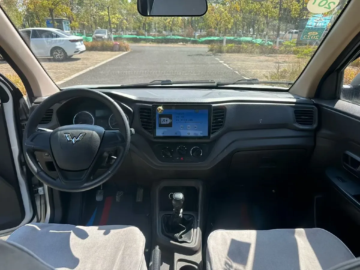 2019 WuLing HongGuang V 1.5L 99HP L4 6MT,autocango,china used car exporter,china ev exporter,chinese used car exporter,chinese used ev exporter