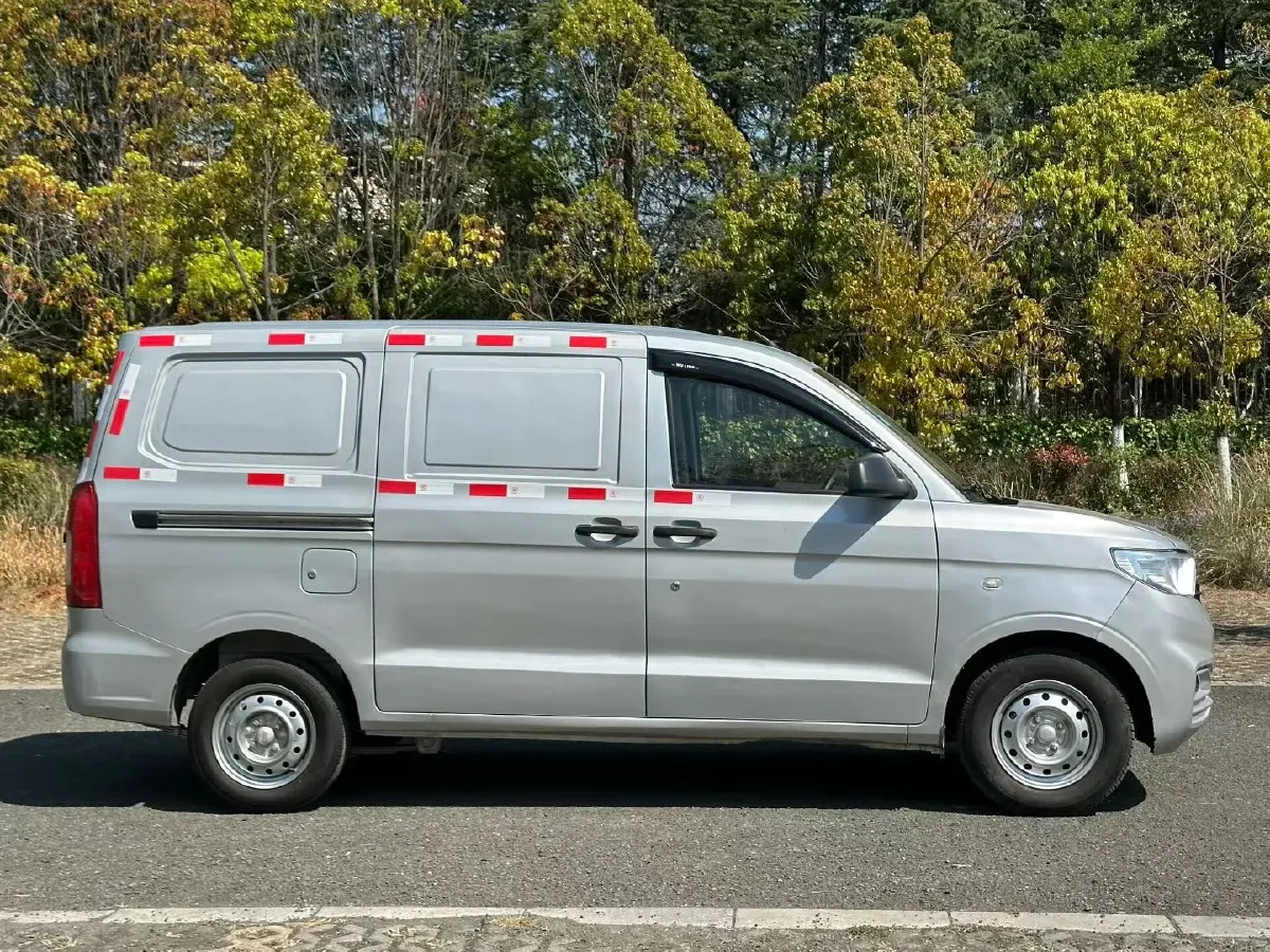 2019 WuLing HongGuang V 1.5L 99HP L4 6MT,autocango,china used car exporter,china ev exporter,chinese used car exporter,chinese used ev exporter