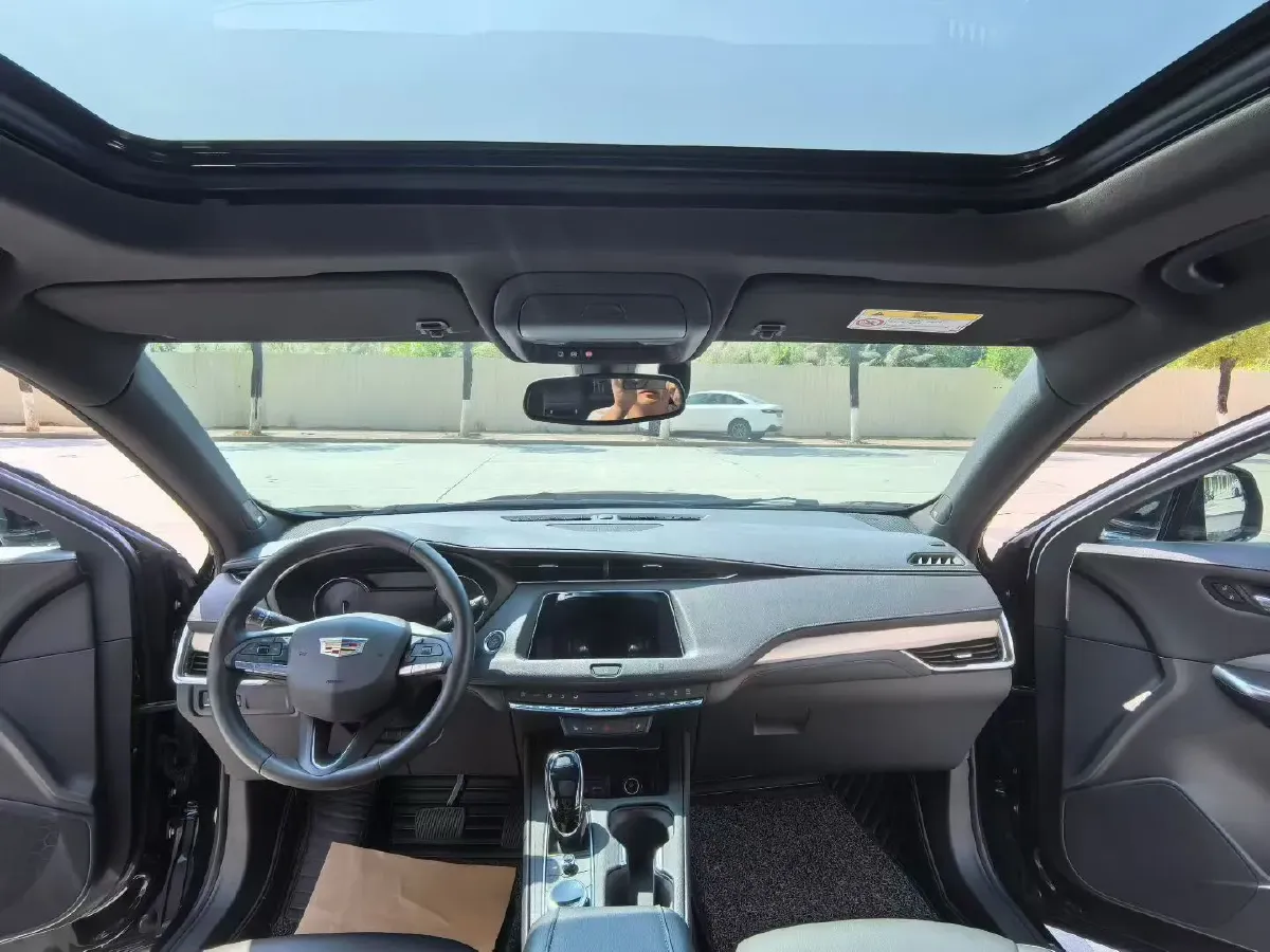 2021 Cadillac XT4 2.0T 237HP L4 9AT,autocango,china used car exporter,china ev exporter,chinese used car exporter,chinese used ev exporter