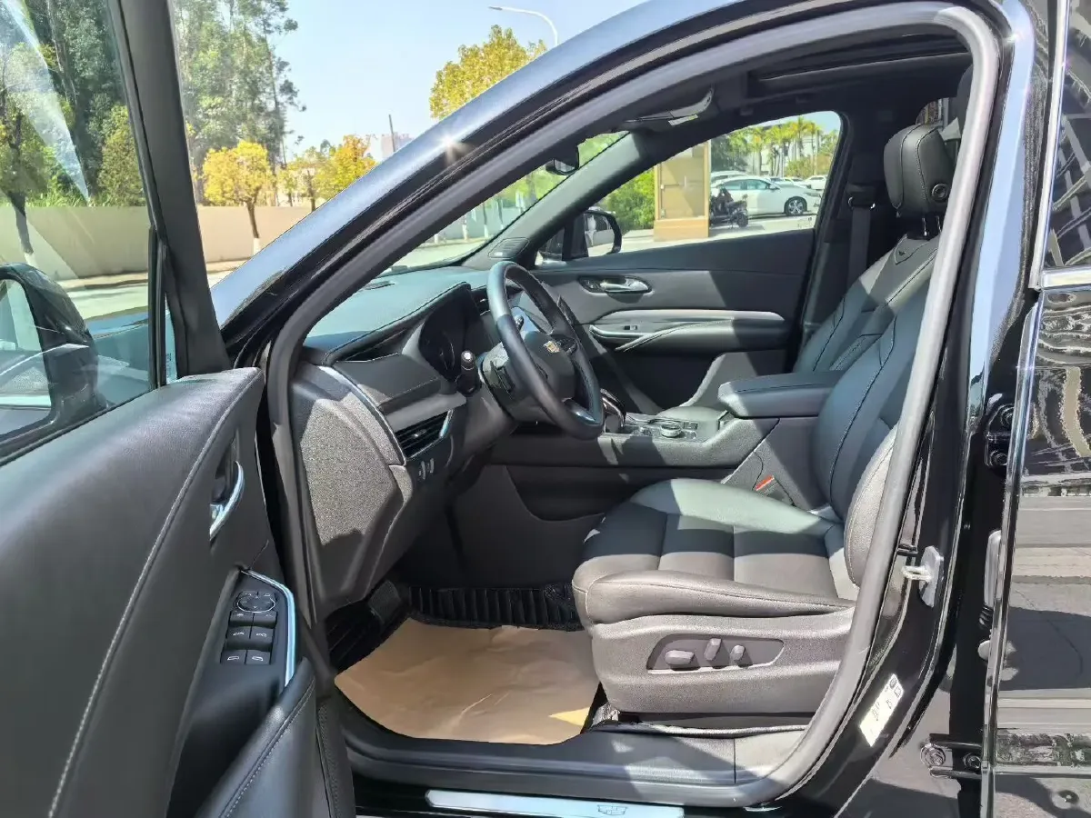 2021 Cadillac XT4 2.0T 237HP L4 9AT,autocango,china used car exporter,china ev exporter,chinese used car exporter,chinese used ev exporter