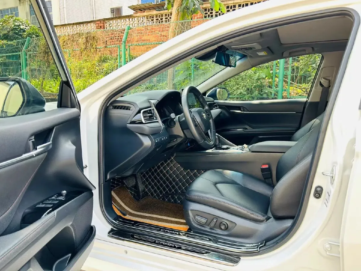 2021 Toyota Camry 2.5L 209HP L4 8AT,autocango,china used car exporter,china ev exporter,chinese used car exporter,chinese used ev exporter