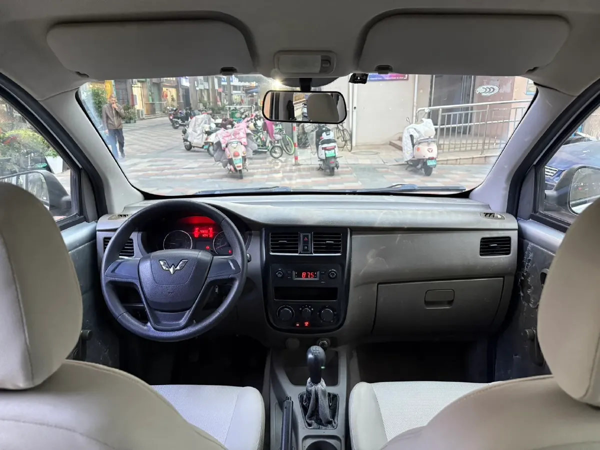 2018 WuLing RongGuang V 1.2L 88HP L4 5MT,autocango,china used car exporter,china ev exporter,chinese used car exporter,chinese used ev exporter