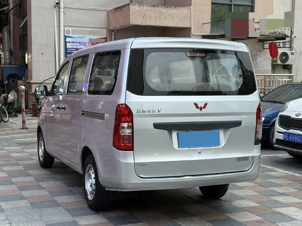 2018 WuLing RongGuang V 1.2L 88HP L4 5MT,autocango,china used car exporter,china ev exporter,chinese used car exporter,chinese used ev exporter
