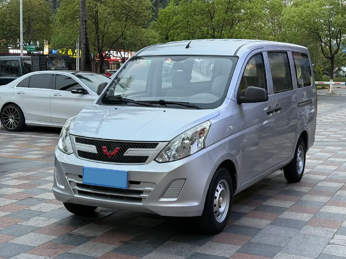 2018 WuLing RongGuang V 1.2L 88HP L4 5MT,autocango,china used car exporter,china ev exporter,chinese used car exporter,chinese used ev exporter