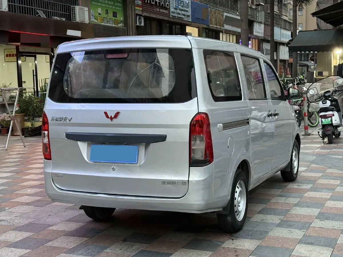 2018 WuLing RongGuang V 1.2L 88HP L4 5MT,autocango,china used car exporter,china ev exporter,chinese used car exporter,chinese used ev exporter