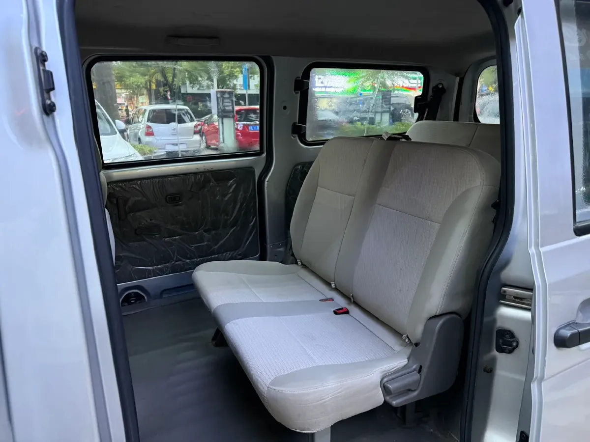 2018 WuLing RongGuang V 1.2L 88HP L4 5MT,autocango,china used car exporter,china ev exporter,chinese used car exporter,chinese used ev exporter