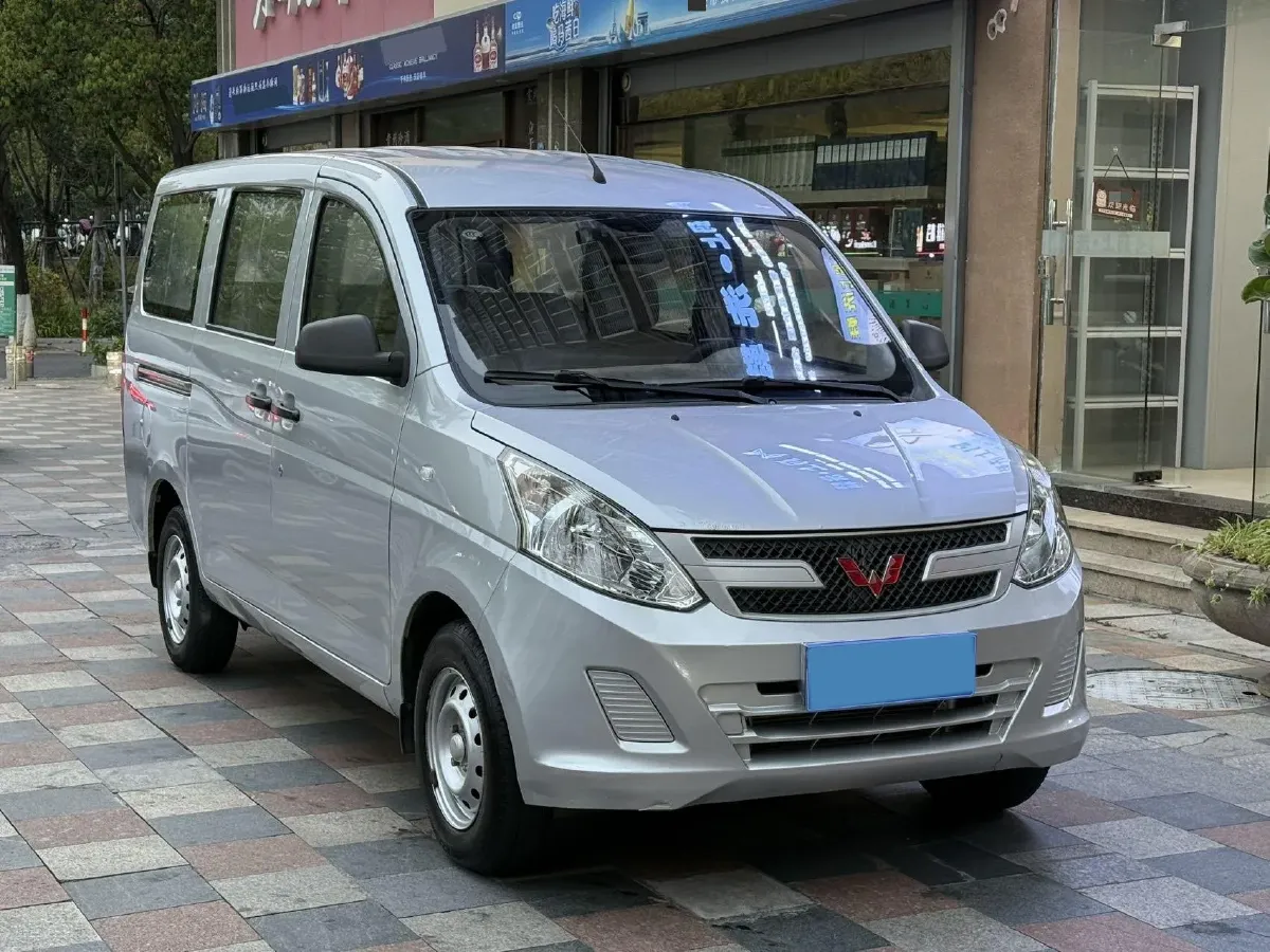 2018 WuLing RongGuang V 1.2L 88HP L4 5MT,autocango,china used car exporter,china ev exporter,chinese used car exporter,chinese used ev exporter