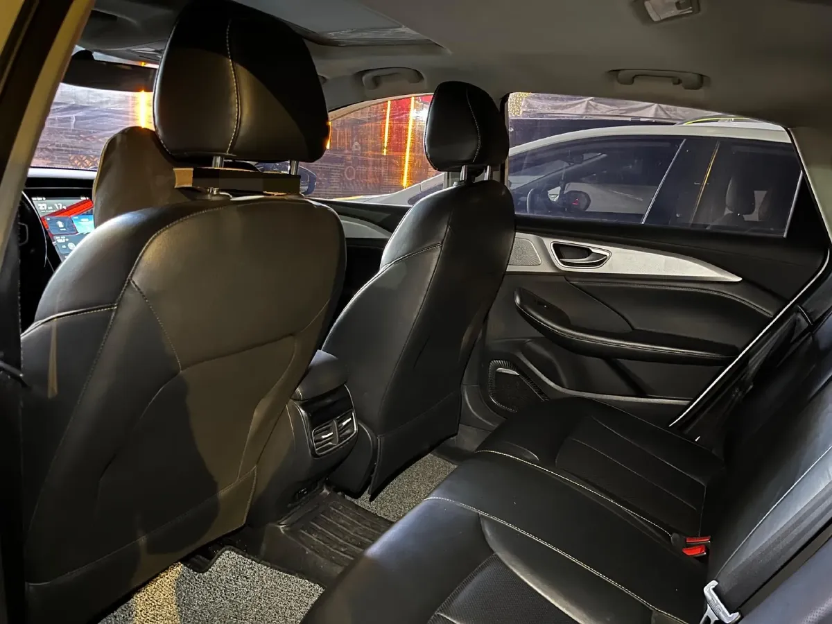 2020 Roewe i6 MAX 1.5T 169HP L4 AMT PHEV,autocango,china used car exporter,china ev exporter,chinese used car exporter,chinese used ev exporter